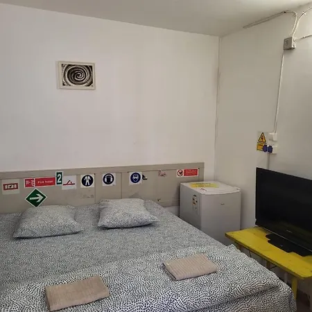 Gara De Nord-banat-4-you Hostel